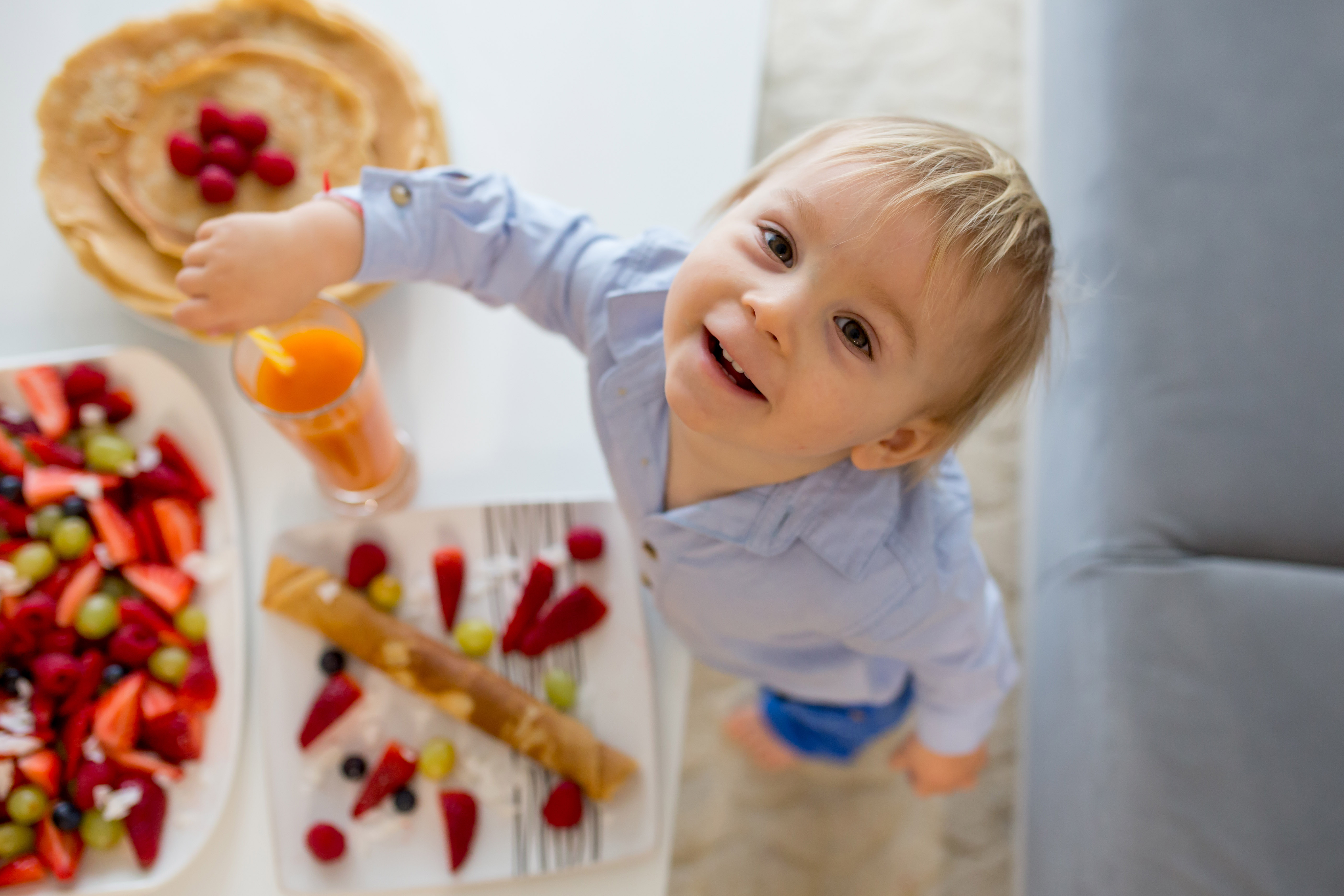 boy eating breakfast