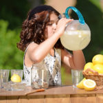 littlegirldrinkingfromle_574254.jpg